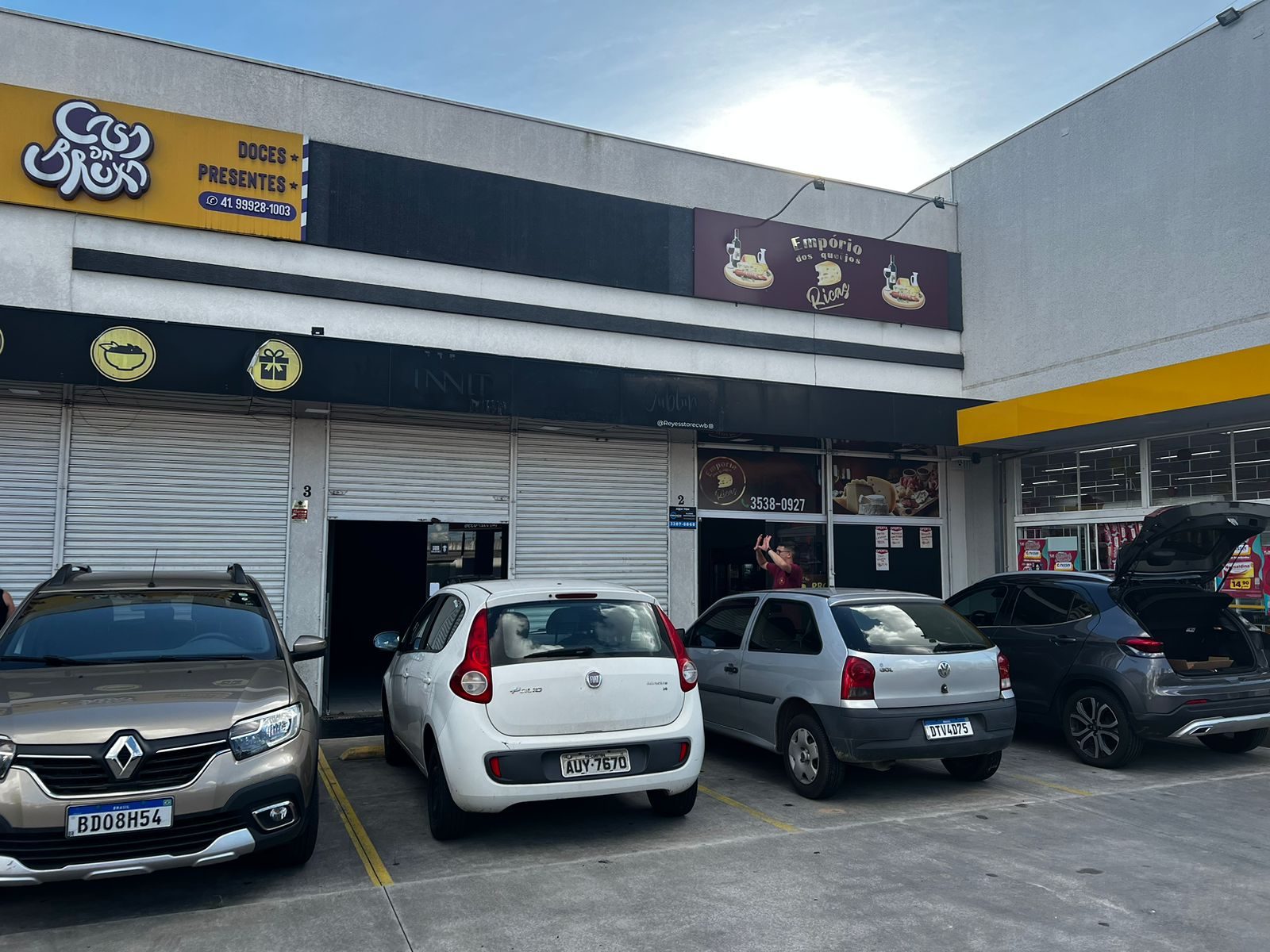 LOJAS 59m² a 151m² – SITIO CERCADO – foto 8