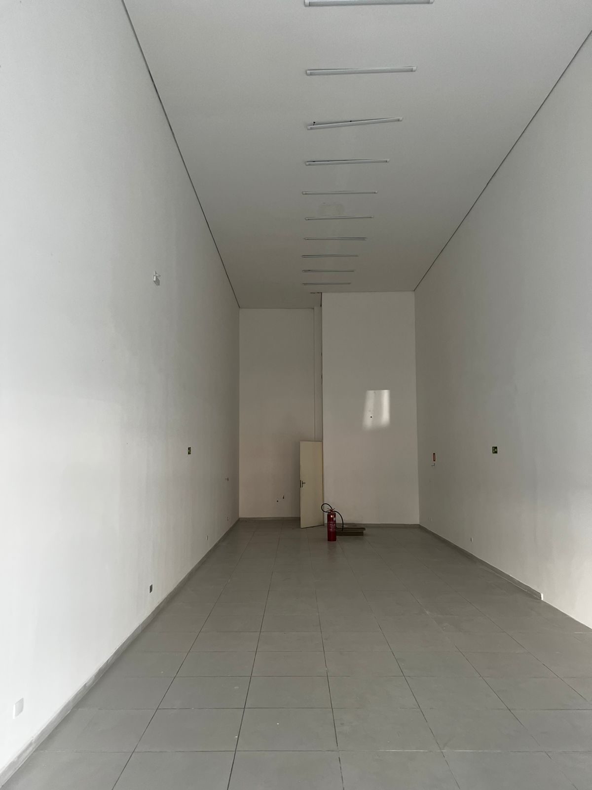 LOJAS 59m² a 151m² – SITIO CERCADO – foto 17